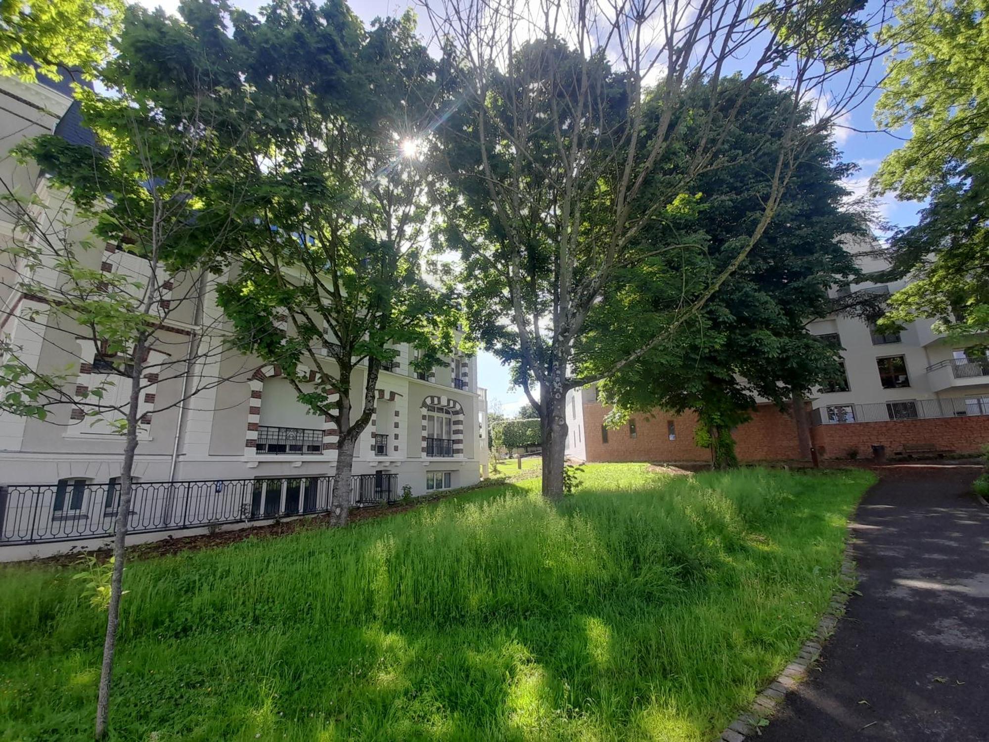 Appart Dans Petit Chateau En Centre Ville Lagny Extérieur photo