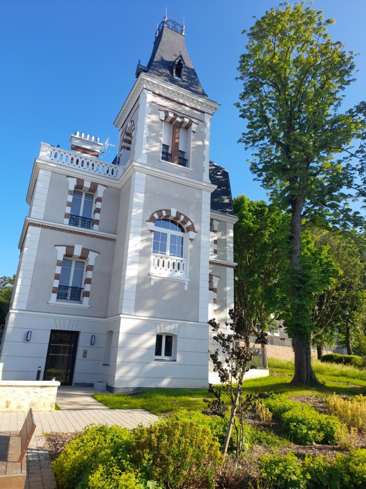 Appart Dans Petit Chateau En Centre Ville Lagny Extérieur photo