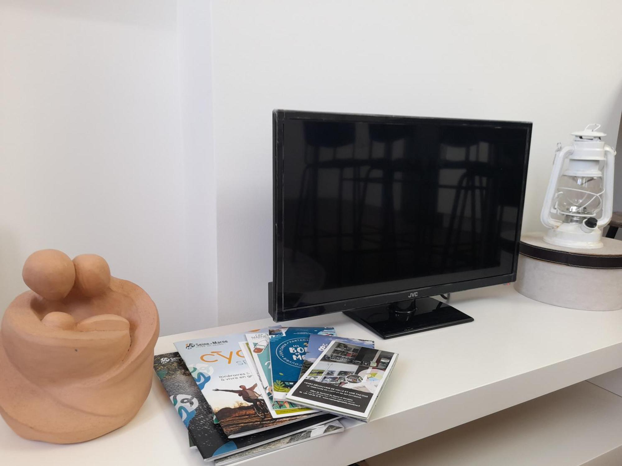 Appart Dans Petit Chateau En Centre Ville Lagny Extérieur photo