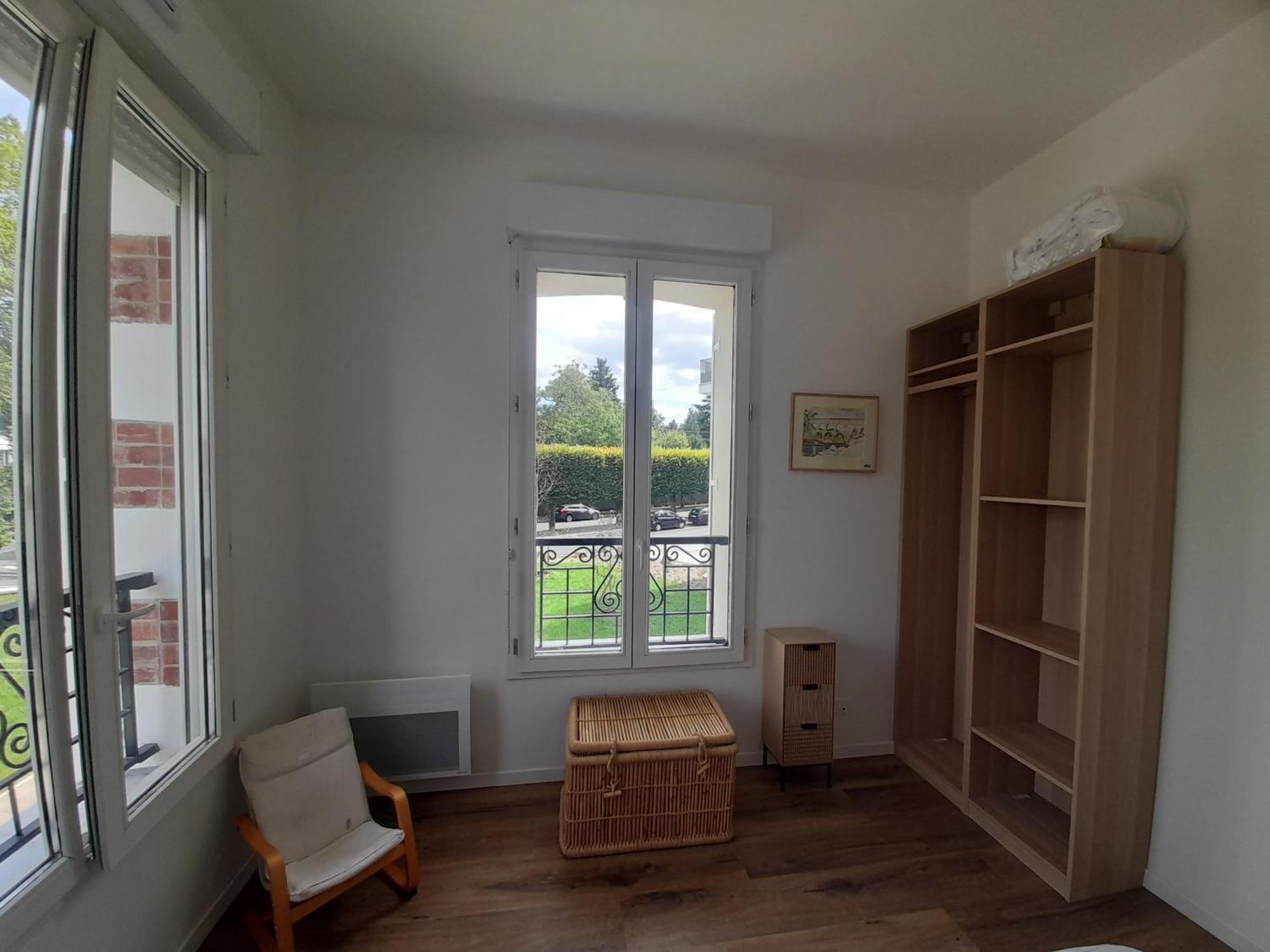 Appart Dans Petit Chateau En Centre Ville Lagny Extérieur photo