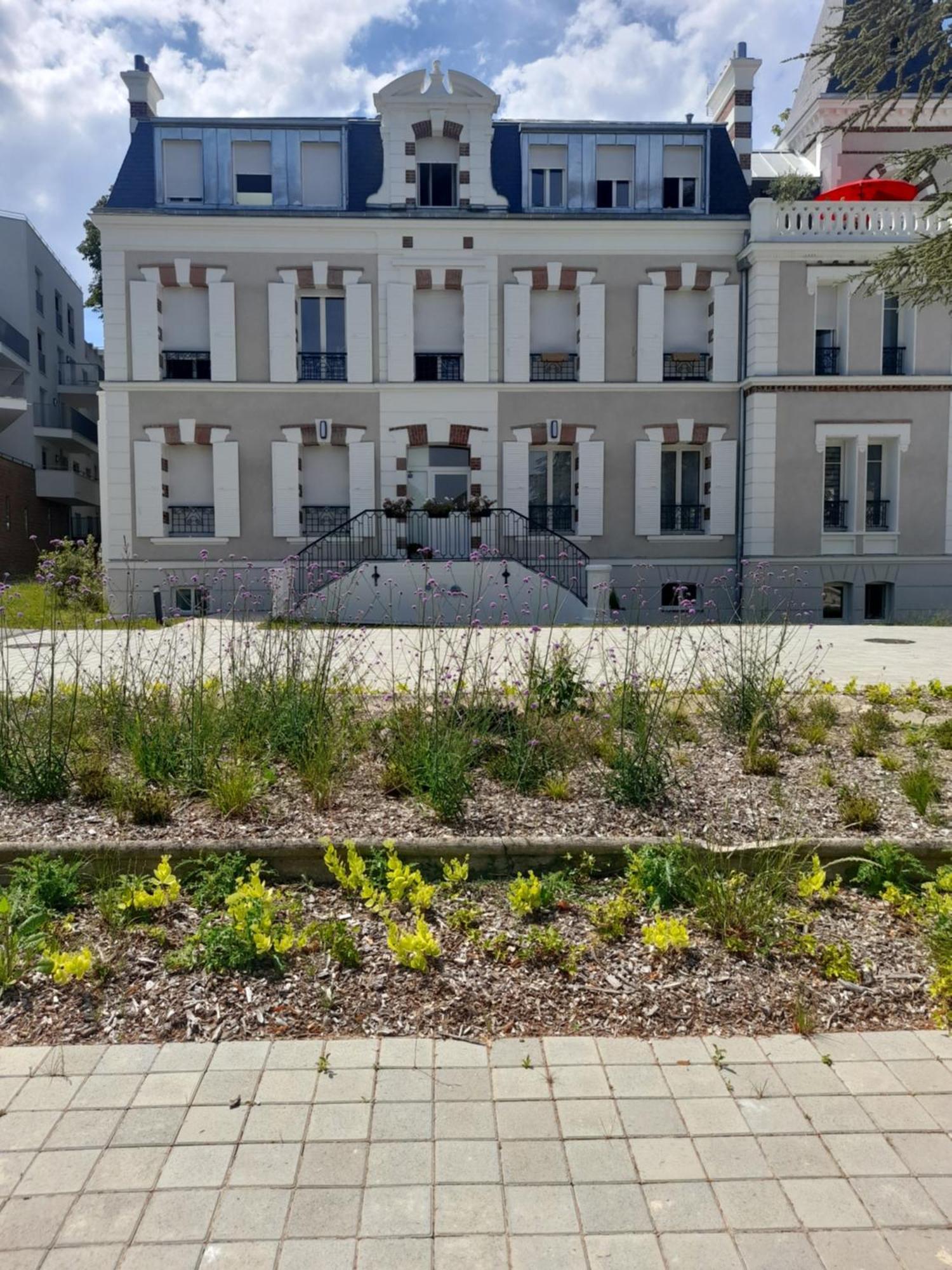 Appart Dans Petit Chateau En Centre Ville Lagny Extérieur photo
